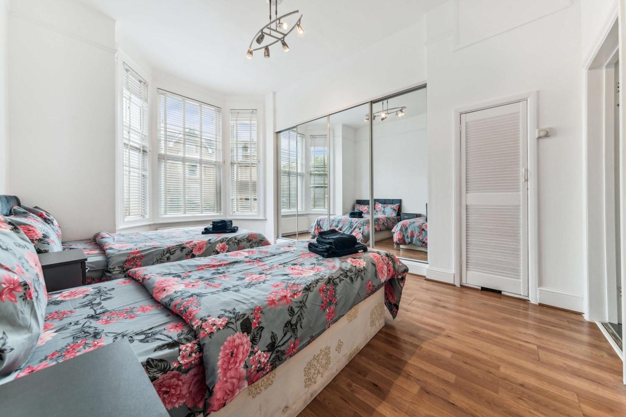 לונדון Cozy Wimbledon Apartment מראה חיצוני תמונה
