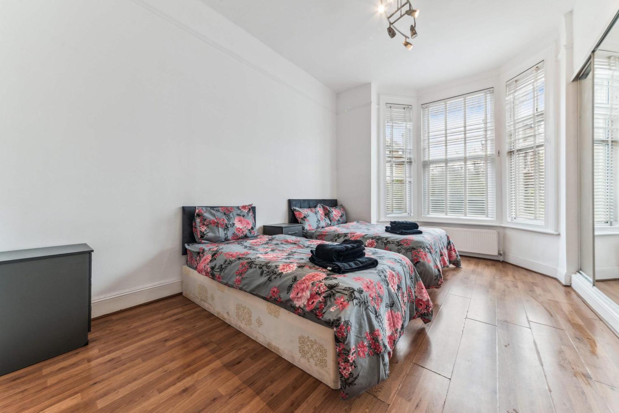 לונדון Cozy Wimbledon Apartment מראה חיצוני תמונה